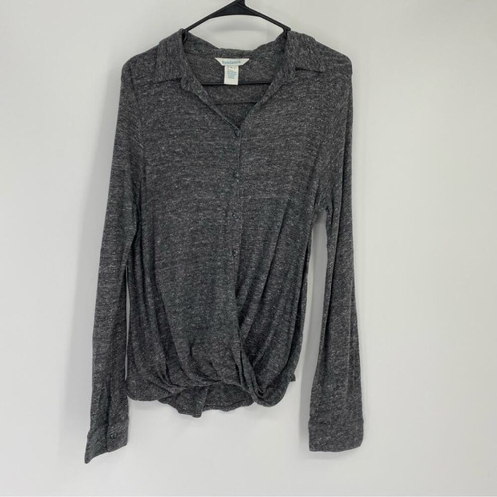 Sundance Gray Button Front Twist Blouse Size Medium‎